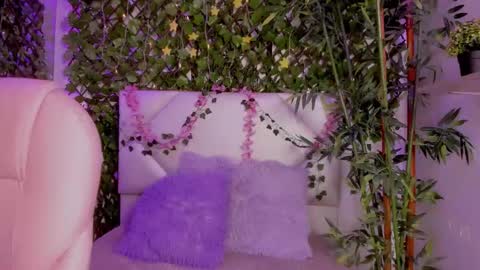 Annie Evans  online show from 8, 11, 2025