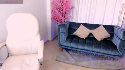 Anniiee online show from 14, 1, 2025