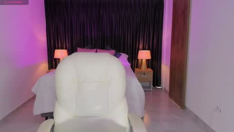 Anniiee online show from 8, 2, 2025