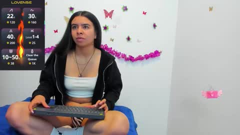 Snapshot of annniie22 chatting on 23, 10, 2025 annie online show from 23, 10, 2025