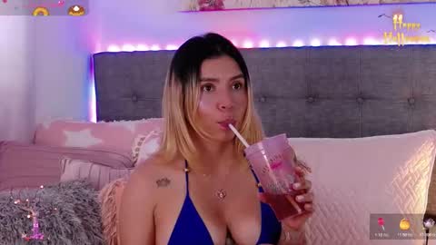 Antonella Lee online show from 25, 10, 2025