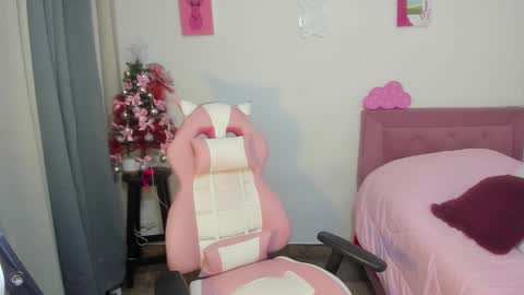 Snapshot of annubis_lia chatting on 15, 12, 2024 SOFIA INDEPENDENT MODEL online show from 15, 12, 2024