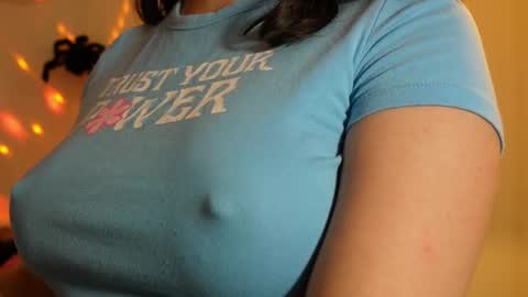 Snapshot of anny_dee chatting on 22, 10, 2025 Anny online show from 22, 10, 2025