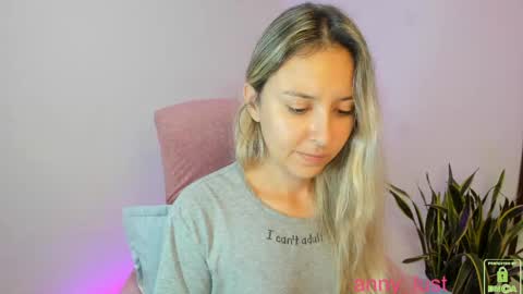 Snapshot of anny_lust chatting on 22, 11, 2025 Issabela online show from 22, 11, 2025