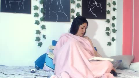 Snapshot of annyevans_ chatting on 28, 10, 2025    online show from 28, 10, 2025