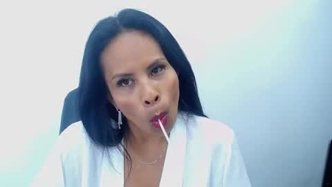 Anthonelaa   online show from 6, 3, 2025