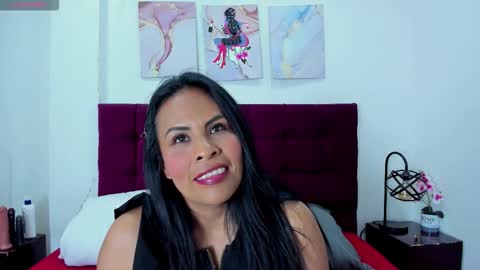 Anthonelaa   online show from 18, 11, 2025