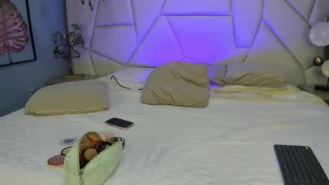 anthonelaDuque online show from 23, 3, 2026