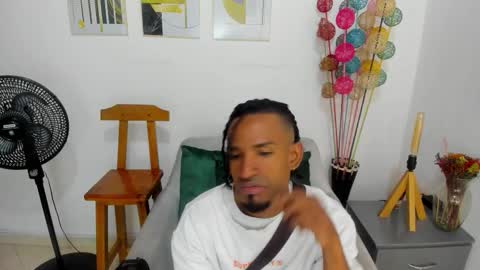 Snapshot of anthoy_wayans chatting on 15, 11, 2025 online show from 15, 11, 2025