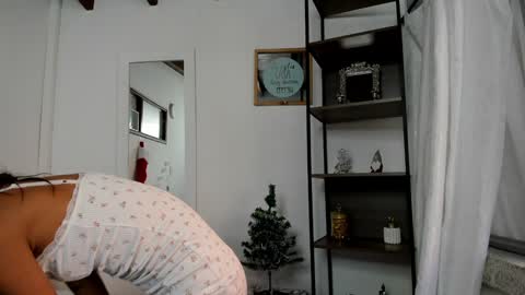 Snapshot of antonelabella chatting on 15, 12, 2024 Antonela online show from 15, 12, 2024
