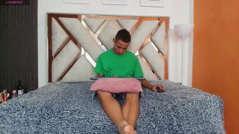 Snapshot of antonella_and_thiago_ chatting on 20, 11, 2025 antonella_and_thiago_ online show from 20, 11, 2025