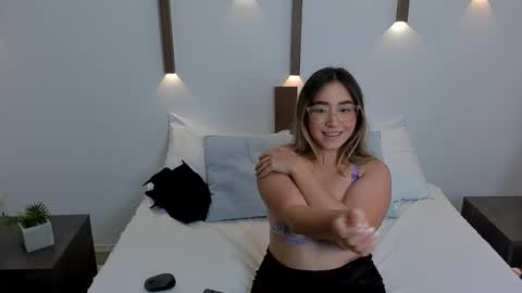 A N T O N E L L A  online show from 13, 1, 2025