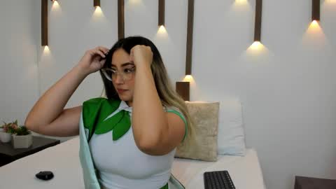 A N T O N E L L A  online show from 16, 1, 2025