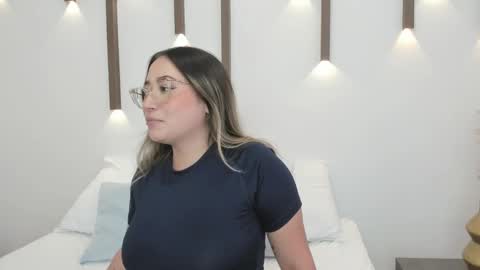 A N T O N E L L A  online show from 20, 1, 2025