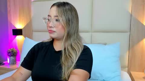 A N T O N E L L A  online show from 20, 10, 2025