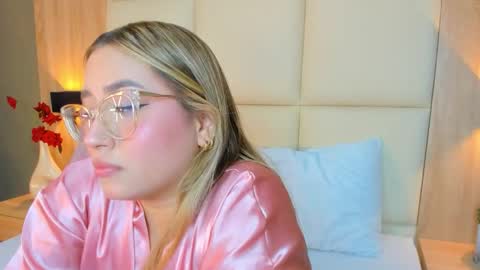 Snapshot of antonella_cutie_ chatting on 18, 3, 2026 A N T O N E L L A online show from 18, 3, 2026