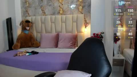 Snapshot of antonella_moon7 chatting on 17, 4, 2026 Antonella Moon 7 online show from 17, 4, 2026