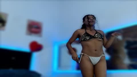 Snapshot of antonella_pink2 chatting on 15, 11, 2025 antonella online show from 15, 11, 2025