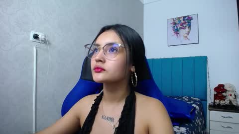 Snapshot of antonella_sweetlittle chatting on 5, 12, 2024 Antonella online show from 5, 12, 2024