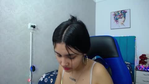 Snapshot of antonella_sweetlittle chatting on 12, 12, 2024 Antonella online show from 12, 12, 2024