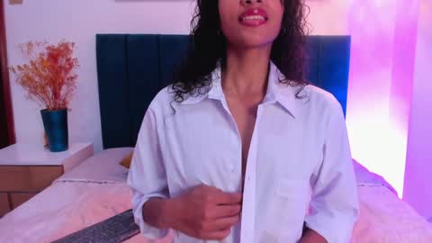 Snapshot of antonellahall_ chatting on 10, 12, 2024 AntonellaHall online show from 10, 12, 2024