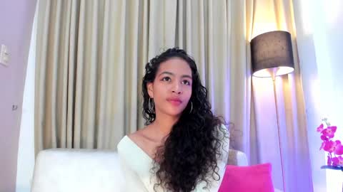 Snapshot of antonellahall_ chatting on 31, 12, 2024 AntonellaHall online show from 31, 12, 2024
