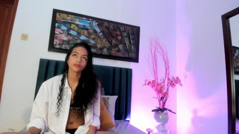 Snapshot of antonellahall_ chatting on 17, 1, 2025 AntonellaHall online show from 17, 1, 2025