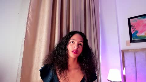 Snapshot of antonellahall_ chatting on 24, 1, 2025 AntonellaHall online show from 24, 1, 2025