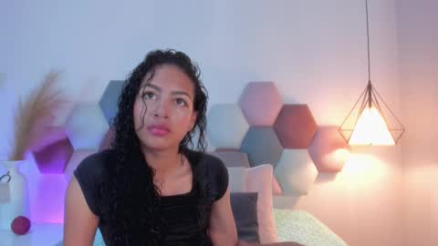 Snapshot of antonellahall_ chatting on 17, 2, 2025 AntonellaHall online show from 17, 2, 2025