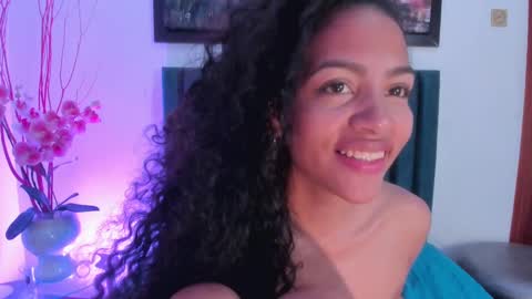 Snapshot of antonellahall_ chatting on 27, 2, 2025 AntonellaHall online show from 27, 2, 2025