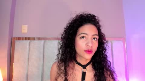 AntonellaHall  online show from 22, 11, 2025