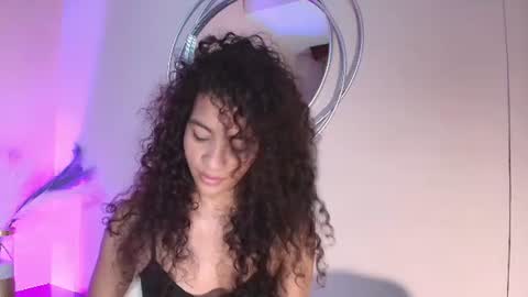 Snapshot of antonellahall_ chatting on 2, 7, 2026 AntonellaHall online show from 2, 7, 2026