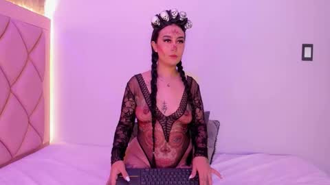 Snapshot of antonellaqueeen chatting on 14, 10, 2025 ANTONELLE  online show from 14, 10, 2025