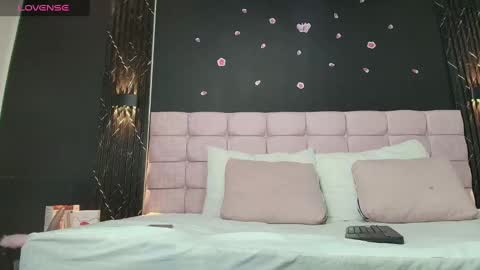 A N T O N E L L A online show from 14, 10, 2025