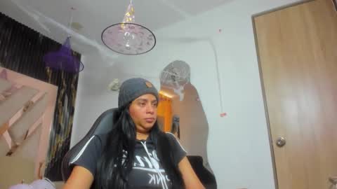 Snapshot of antonellatawer chatting on 16, 10, 2025 AntonellaTawer online show from 16, 10, 2025