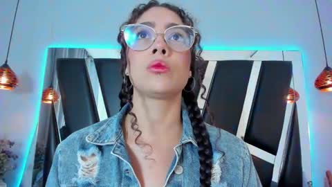 A N T O N E L L E  online show from 13, 12, 2024