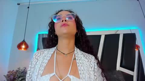 A N T O N E L L E  online show from 21, 12, 2024