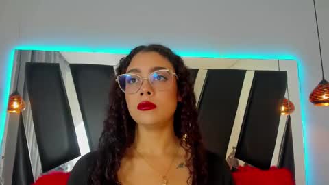 A N T O N E L L E  online show from 31, 12, 2024