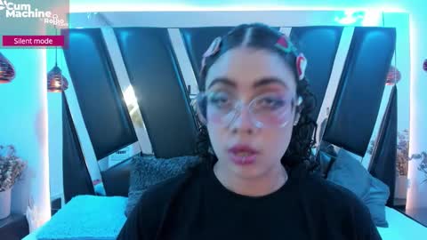 Snapshot of antonellepiercee chatting on 11, 9, 2025 A N T O N E L L E  online show from 11, 9, 2025