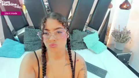 Snapshot of antonellepiercee chatting on 21, 9, 2025 A N T O N E L L E  online show from 21, 9, 2025