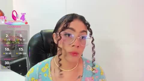 Snapshot of antonellepiercee chatting on 9, 10, 2025 A N T O N E L L E  online show from 9, 10, 2025