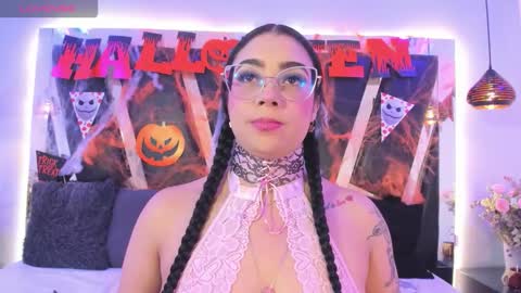 Snapshot of antonellepiercee chatting on 19, 10, 2025 A N T O N E L L E  online show from 19, 10, 2025