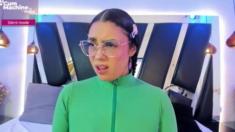 A N T O N E L L E  online show from 4, 11, 2025