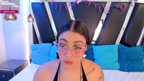 Snapshot of antonellepiercee chatting on 5, 4, 2026 A N T O N E L L E online show from 5, 4, 2026