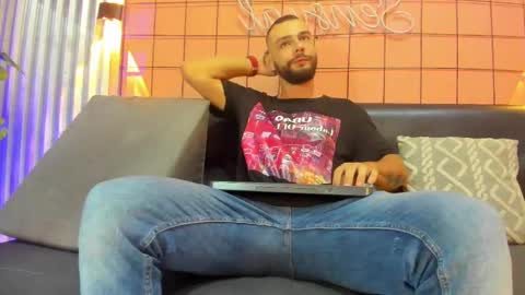 Juan Camilo online show from 16, 2, 2025