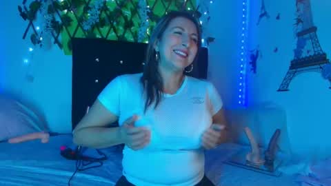 Snapshot of any_mour chatting on 16, 11, 2025 any mour online show from 16, 11, 2025