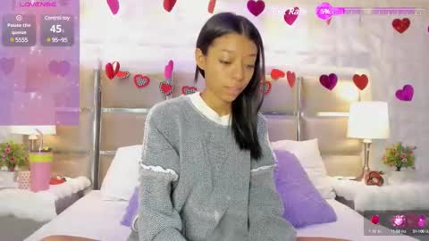 Snapshot of any_petitte chatting on 14, 2, 2025 ANY online show from 14, 2, 2025