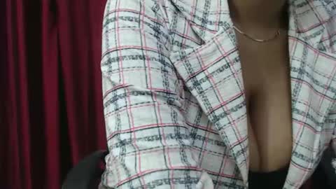 Snapshot of anya_kapoor chatting on 5, 12, 2025 anya kapoor no face online show from 5, 12, 2025