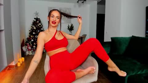 Snapshot of anyabrunette chatting on 17, 12, 2025 anyabrunette online show from 17, 12, 2025