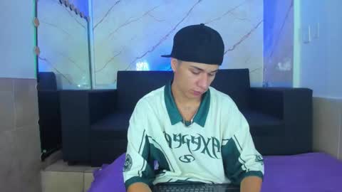 Snapshot of anyelo_sexyhot chatting on 21, 9, 2025 anyelo_sexyhot online show from 21, 9, 2025